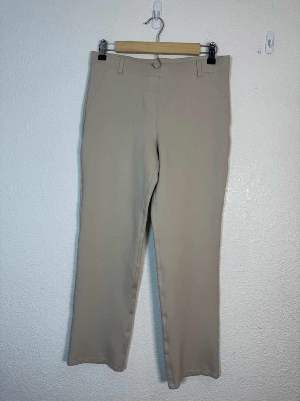 Quince beige khaki flat front pants medium